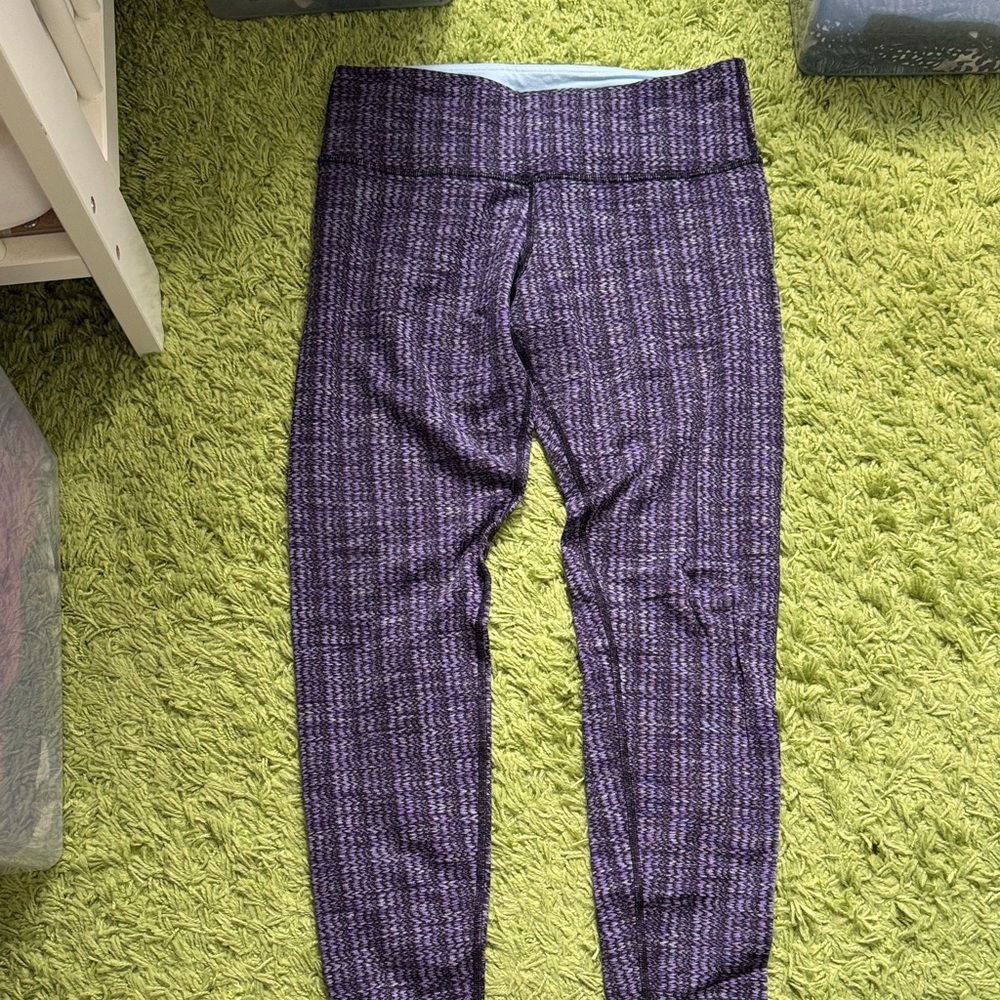 Lululemon Wunder unders sz 8 euc purple